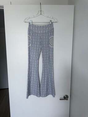 Wolven Blue and White Mandala Print Flare Leggings